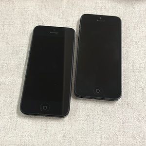 TWO iPhone 5 16 GB